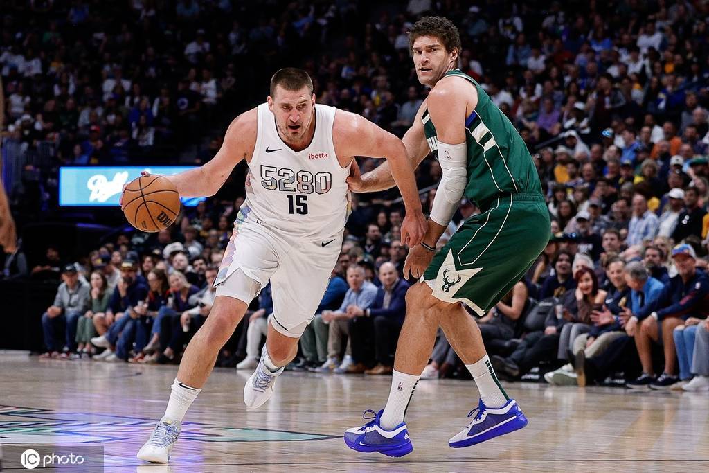 约老师复出爆砍39+10+10 字母哥缺阵掘金轻取雄鹿