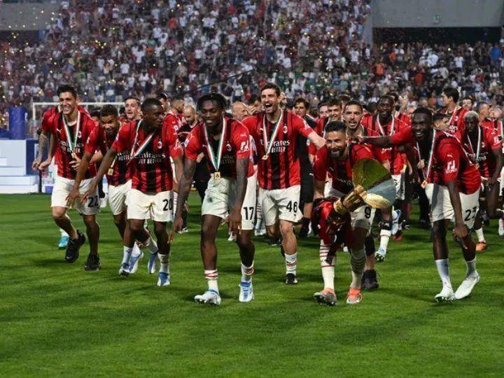 熬出头了！那不勒斯“梅开三度”，意甲冠军这饼终于啃上了！