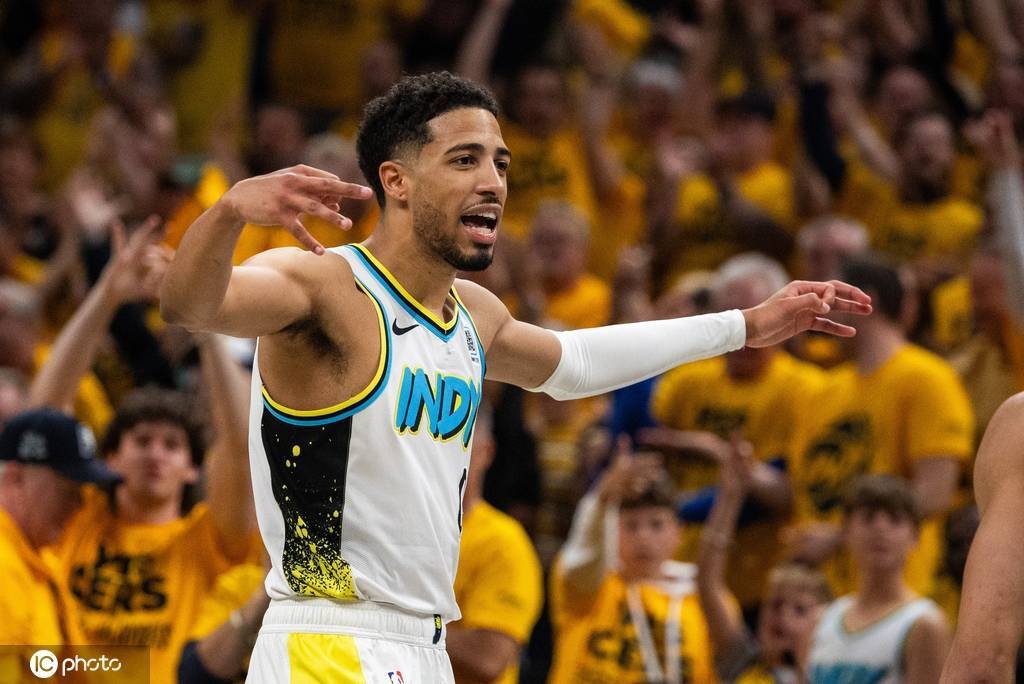 哈利伯顿父亲今后不会出现在场边 此前当面嘲讽字母哥